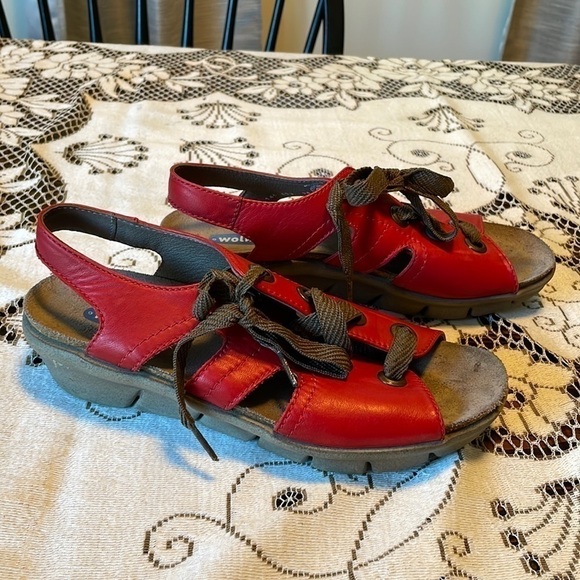 WOLKY Alula RED Made For Walking Sandals Brown Shoe Laces - Picture 1 of 8